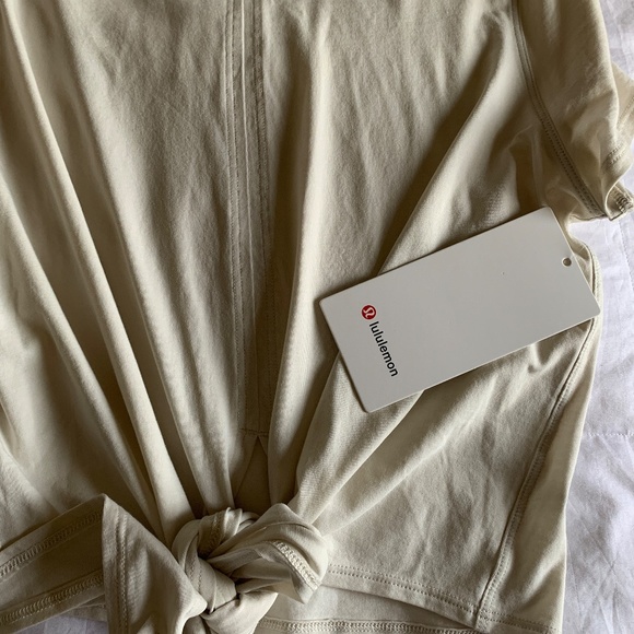 Lululemon Time to Restore Wrap Short Sleeve Shirt, NWT, Size 6, White Opal/Cream - Picture 8 of 10
